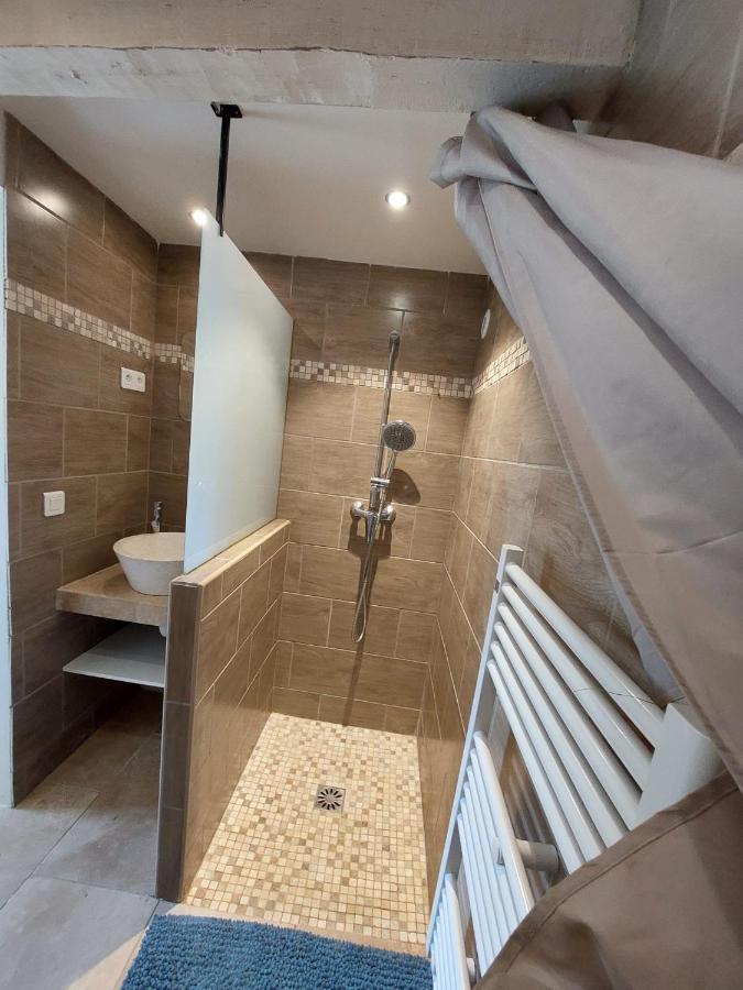 Logement D'Exception Pres Du Colorado Provencal Dans Une Residence Au Calme Avec Piscine Offrant Une Vue Imprenable Sur Le Luberon Depuis Sa Terrasse Viens 외부 사진