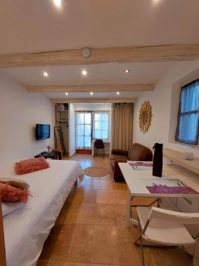 Logement D'Exception Pres Du Colorado Provencal Dans Une Residence Au Calme Avec Piscine Offrant Une Vue Imprenable Sur Le Luberon Depuis Sa Terrasse Viens 외부 사진