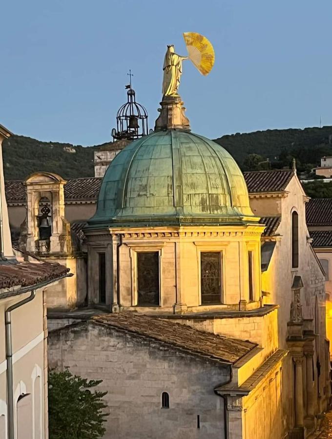Logement D'Exception Pres Du Colorado Provencal Dans Une Residence Au Calme Avec Piscine Offrant Une Vue Imprenable Sur Le Luberon Depuis Sa Terrasse Viens 외부 사진